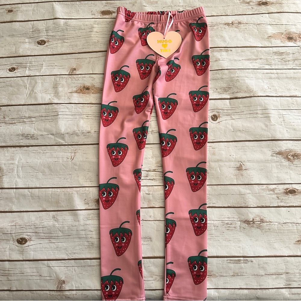 Hugo loves tiki strawberry nwt 10y